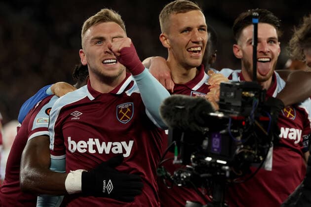 7th April 2022, London Stadium, London, England; Europa League football West Ham versus Lyon; Jarrod Bowen of West Ham United celebrates as he scores for 1-0 in the 52nd minute  ActionPlus12376245 ShaunxBrooks