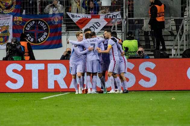 UEFA Europa League, Eintracht Frankfurt vs FC Barcelona, Deutsche Bank Park, Frankfurt, 07 04 2022 Ousmane Dembele FC Barcelona 7 Sergio Busquets FC Barcelona 5 FC Barcelona players celebrate the 1 1, Eintracht Frankfurt vs FC Barcelona, Frankfurt, Deutsche Bank Park, 7 4 2022 Copyright: xBEAUTIFULxSPORTS Gawlikx