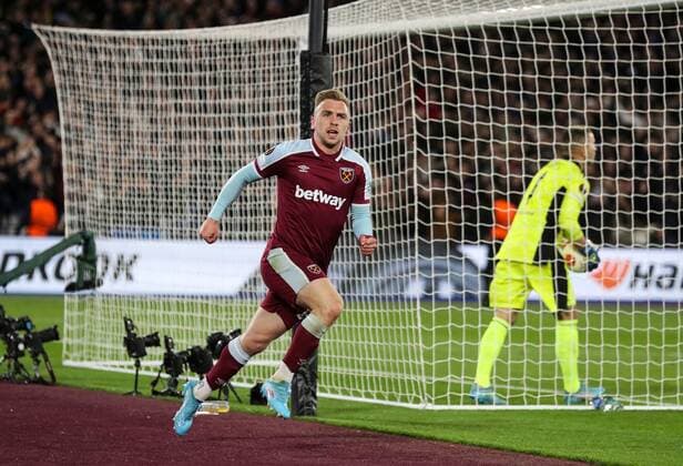 Mandatory Credit: Photo by Andrew Fosker Shutterstock (12885085cr) Jarrod Bowen of West Ham United scores and celebrates 1-0 West Ham United v Olympique Lyonnais, UEFA Europa League, Quarter Final, First Leg, Football, The London Stadium, London, UK - 07 Apr 2022 EDITORIAL USE ONLY No use with unauthorised audio, video, data, fixture lists, club league logos or live services. Online in-match use limited to 120 images, no video emulation. No use in betting, games or single club league player publications. West Ham United v Olympique Lyonnais, UEFA Europa League, Quarter Final, First Leg, Football, The London Stadium, London, UK - 07 Apr 2022 EDITORIAL USE ONLY No use with unauthorised audio, video, data, fixture lists, club league logos or live services. Online in-match use limited to 120 images, no video emulation. No use in betting, games or single club league player publications. Copyright: xAndrewxFosker Shutterstockx 12885085cr