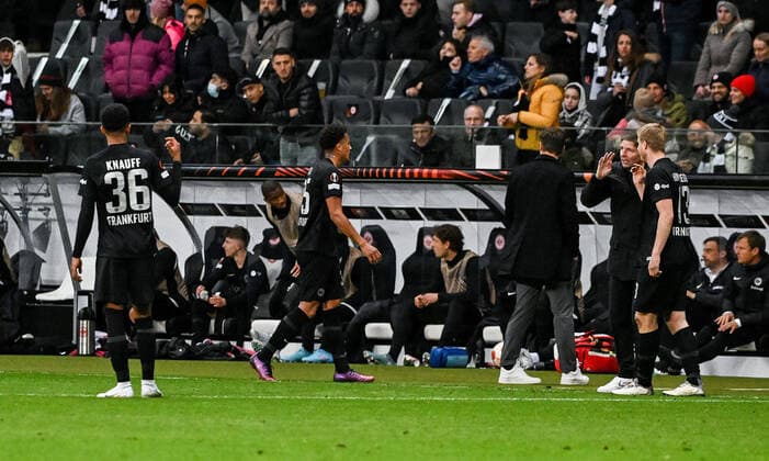 07 04 2022, xpsx, football UEFA Europa League quarterfinals, Eintracht Frankfurt FC Barcelona v l gelb rote karte Tuta Eintracht Frankfurt DFL DFB REGULATIONS PROHIBIT ANY USE OF PHOTOGRAPHS as IMAGE SEQUENCES and or QUASI VIDEO emspor Frankfurt
