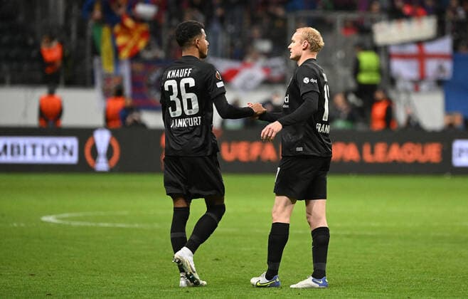 07 04 2022, xjhx, football UEFA Europa League, Eintracht Frankfurt FC Barcelona emspor, v l Ansgar Knauff Eintracht Frankfurt Sebastian Rode Eintracht Frankfurt DFL DFB REGULATES PROHIBIT ANY USE OF PHOTOGRAPHS AS IMAGE SEQUENCES AND OR QUASI VIDEO Frankfurt am Main