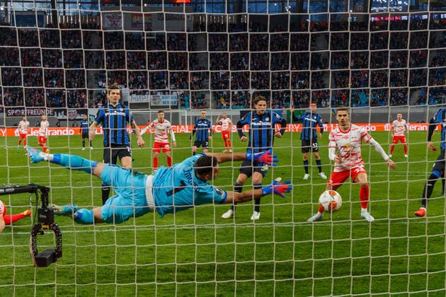 Leipzig, Germany 07 April 2022 Europa League 2021 2022 RB Leipzig vs Bergamo Goalkeeper Juan Musso Atalanta Bergamo keeps the follow-up shot Red Bull Stadion Saxony Copyright: xFotostandx xMatybax