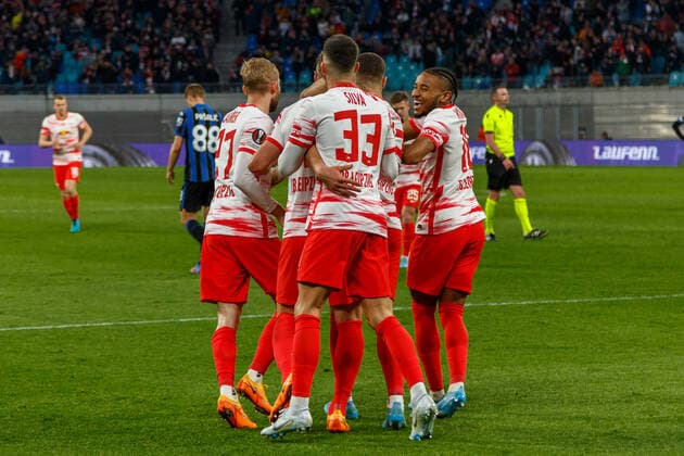 Leipzig, Germany 07 April 2022 Europa League 2021 2022 RB Leipzig vs Bergamo The RB Leipzig team cheers after Davide Zappacostas own goal equalized the score at 1-1 Atalanta Bergamo Red Bull Stadion Saxony Copyright: xFotostandx xMatybax
