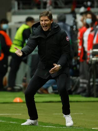 07 04 2022, football, Europa League, quarterfinals, Eintracht Frankfurt FC Barcelona, GER, Frankfurt am Main, Deutsche Bank Park picture v li coach Oliver Glasner Eintracht Frankfurt Copyright: HMBxMedia xHeikoxBecker