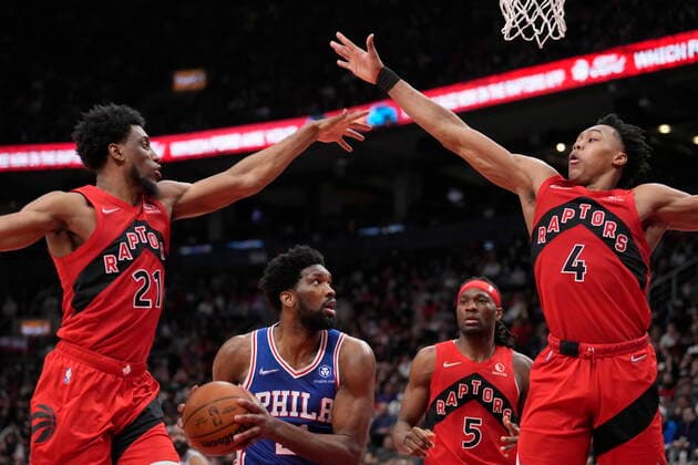 April 7, 2022, TORONTO, ON, CANADA: Toronto Raptors forward Thaddeus Young (21) and Raptors forward Scottie Barnes (4) double team Philadelphia 76ers center Joel Embiid (21) as he looks towards the basket during second half NBA, Basketball Herren, USA basketball action in Toronto, Thursday, April 7, 2022. Philadelphia 76ers at Toronto Raptors NBA action  - ZUMAc35_ 20220407_zaf_c35_184 Copyright: xFrankxGunnx