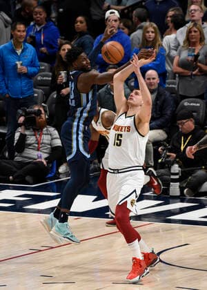 Denver Nuggets center Nikola Jokic 15, right, fights for the ball against Memphis Grizzlies forward Jaren Jackson Jr. 13, during a NBA, Basketball Herren, USA basketball game, at the Ball Arena, in Denver, US, 07 April 2022. EFE Todd Pierson Denver Nuggets vs. Memphis Grizzlies !ACHTUNG: NUR REDAKTIONELLE NUTZUNG!  Copyright: xToddxPiersonx AME9760 20220408-66af7740dd745ed65d0a1654e85484fb02b2a45f