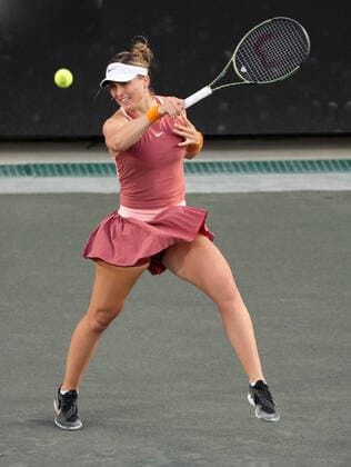 April 7, 2022: Paula Badosa (ESP) defeated Claire Liu (USA) 3-6, 7-6, 6-1, at the CreditOne Charleston Open being played at Family Circle Tennis Center in Charleston, South Carolina USA Tennisclix CSM Charleston USA - ZUMAc04_ 20220407_zaf_c04_094 Copyright: xLesliexBillmanx