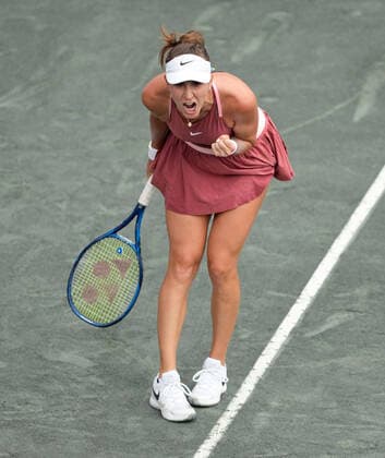 Sport Bilder des Tages April 7, 2022: Belinda Bencic (SUI) defeated Madison Keys (USA) 6-4, 6-4 at the CreditOne Charleston Open being played at Family Circle Tennis Center in Charleston, South Carolina USA Tennisclix CSM Charleston USA - ZUMAc04_ 20220407_zaf_c04_102 Copyright: xLesliexBillmanx