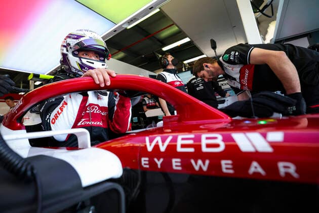 ZHOU Guanyu (chi), Alfa Romeo F1 Team ORLEN C42, portrait during the Formula 1 Heineken Australian Grand Prix 2022, 3rd round of the 2022 FIA Formula One World Championship, WM, Weltmeisterschaft on the Albert Park Circuit, from April 8 to 10, 2022 in Melbourne, Australia - F1 - AUSTRALIAN GRAND PRIX 2022 DPPI Panoramic  00122008_G00D4666.JPG_