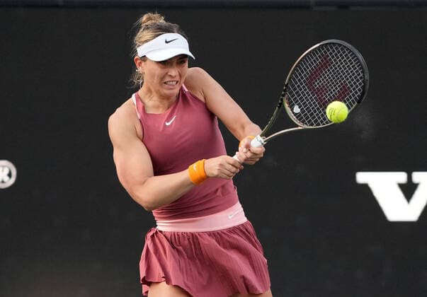 April 7, 2022: Paula Badosa (ESP) defeated Claire Liu (USA) 3-6, 7-6, 6-1, at the CreditOne Charleston Open being played at Family Circle Tennis Center in Charleston, South Carolina USA Tennisclix CSM Charleston USA - ZUMAc04_ 20220407_zaf_c04_125 Copyright: xLesliexBillmanx