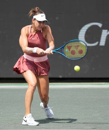 April 7, 2022: Belinda Bencic (SUI) defeated Madison Keys (USA) 6-4, 6-4 at the CreditOne Charleston Open being played at Family Circle Tennis Center in Charleston, South Carolina USA Tennisclix CSM Charleston USA - ZUMAc04_ 20220407_zaf_c04_129 Copyright: xLesliexBillmanx