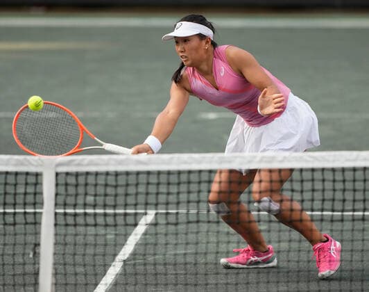 April 7, 2022: Claire Liu (USA) loses to Paula Badosa (ESP), 3-6, 7-6, 6-1 at the CreditOne Charleston Open being played at Family Circle Tennis Center in Charleston, South Carolina, {USA} Tennisclix CSM Charleston USA - ZUMAc04_ 20220407_zaf_c04_133 Copyright: xLesliexBillmanx