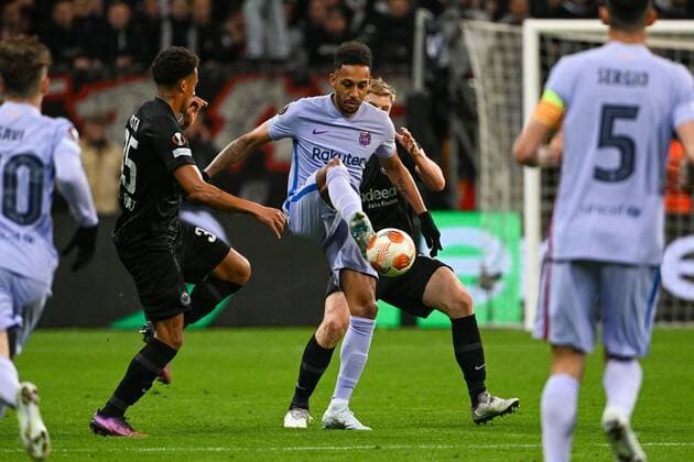in duel, action, with Pierre Emerick Aubameyang 25 FC Barcelona , Eintracht Frankfurt vs FC Barcelona, Europa League, quarterfinals, first leg, 07 04 2022 Copyright: xkolbert-press MarcxNiemeyerx