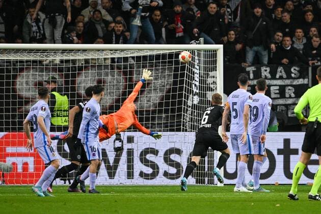 Marc Andre ter Stegen 1 FC Barcelona gets the goal to 1 0 by Ansgar Knauff 36 Eintracht Frankfurt , Eintracht Frankfurt vs FC Barcelona, Europa League, quarterfinals, first leg, 07 04 2022 Copyright: xkolbert-press MarcxNiemeyerx