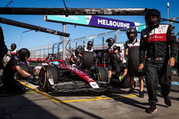 77 BOTTAS Valtteri (fin), Alfa Romeo F1 Team ORLEN C42, action pitstop during the Formula 1 Heineken Australian Grand Prix 2022, 3rd round of the 2022 FIA Formula One World Championship, WM, Weltmeisterschaft on the Albert Park Circuit, from April 8 to 10, 2022 in Melbourne, Australia - F1 - AUSTRALIAN GRAND PRIX 2022 DPPI Panoramic  20220408_G00D4910