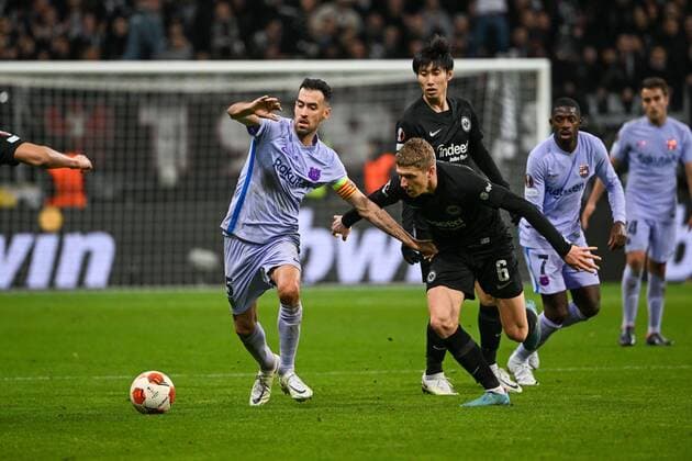 in duel, action, withKristijan Jakic 6 Eintracht Frankfurt , Eintracht Frankfurt vs FC Barcelona, Europa League, quarterfinals, first leg, 07 04 2022 Copyright: xkolbert-press MarcxNiemeyerx