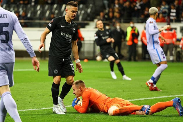 Frankfurt am Main, 07 04 2022 xjfx football UEFA Europa League, Eintracht Frankfurt FC Barcelona emspor, emonline, v l , Rafael Santos Borre Maury Eintracht Frankfurt , goalkeeper Goolkeeper Marc Andre Ter Stegen FC Barcelona Copyright: JoaquimxFerreira