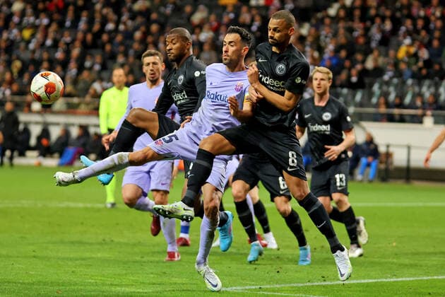 Frankfurt, Germany 07 April 2022 Europa League 2021 2022 Eintracht Frankfurt vs FC Barcelona v li fight for the ball in the penalty area Almamy Toure Frankfurt , Busquets Barca and Djibril Sow Frankfurt Deutsche Bank Park Hessen Copyright: xFotostandx xRacochax