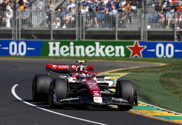 24 ZHOU Guanyu (chi), Alfa Romeo F1 Team ORLEN C42, action during the Formula 1 Heineken Australian Grand Prix 2022, 3rd round of the 2022 FIA Formula One World Championship, WM, Weltmeisterschaft on the Albert Park Circuit, from April 8 to 10, 2022 in Melbourne, Australia - F1 - AUSTRALIAN GRAND PRIX 2022 DPPI Panoramic  F12022GP03SAUS_JK288190