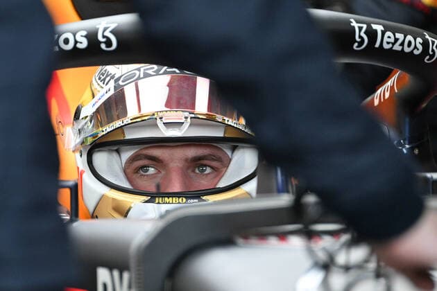 April 8, 2022, Melbourne, Australia: Max Verstappen (NLD) 1 from the Oracle Red Bull Racing team prepares for practice session two at the 2022 Australian Formula One Grand Prix at Albert Park, Melbourne, Australia. Melbourne Australia - ZUMAl303 20220408_zaf_l303_019 Copyright: xSydneyxLowx