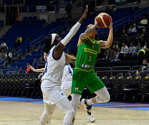 Kahleah Copper (2) of Perfumerias Avenida and Gabby Williams (3) of Sopron Basket during the FIBA EuroLeague Women Semi Final match between Perfumerias Avenida and Sopron Basket at Ulker Sports Arena in Istanbul, Turkey , on April 8, 2022 . ( Photo : Seskimphoto ) 