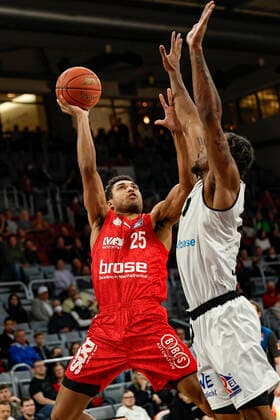 left Kenneth Ogbe Brose Bamberg, 25 Brose Bamberg Niners Chemnitz easyCredit BBL Basketball Bundesliga Season 2021 22 Matchday 29, 08 04 2022 Bamberg, Brose Arena Photo Daniel Löb Loeb Copyright: DanielxLöb
