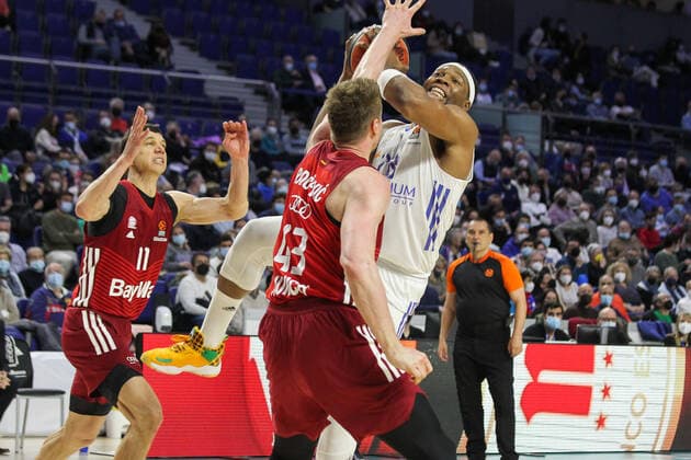 April 8, 2022, MADRID, MADRID, SPAIN: Leon Radosevic of FC Bayern Munchen and Guerschon Yabusele of Real Madrid in action during Turkish Airlines Euroleague basketball match between Real Madrid and of FC Bayern Munchen at Wizink Center on April 08, 2022 in Madrid, Spain. MADRID SPAIN - ZUMAa181 20220408_zaa_a181_056 Copyright: xIrinaxR.xHipolitox