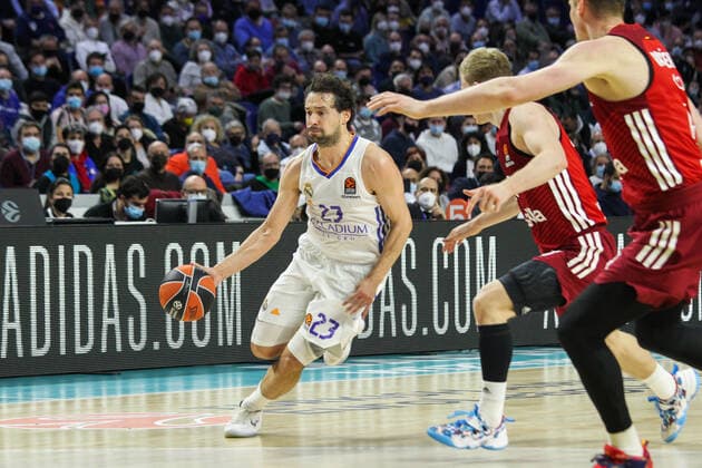 April 8, 2022, MADRID, MADRID, SPAIN: Sergio Llull Melia of Real Madrid and Ognjen Jaramaz of FC Bayern Munchen in action during Turkish Airlines Euroleague basketball match between Real Madrid and of FC Bayern Munchen at Wizink Center on April 08, 2022 in Madrid, Spain. MADRID SPAIN - ZUMAa181 20220408_zaa_a181_066 Copyright: xIrinaxR.xHipolitox