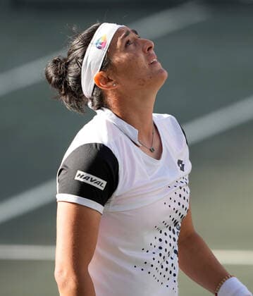 April 8, 2022: Ons Jabeur (TUN) defeated Anhelina Kalinina (UKR) 6-3, 6-2, at the CreditOne Charleston Open being played at Family Circle Tennis Center in Charleston, South Carolina USA Tennisclix CSM Charleston USA - ZUMAc04_ 20220408_zaf_c04_061 Copyright: xLesliexBillmanx