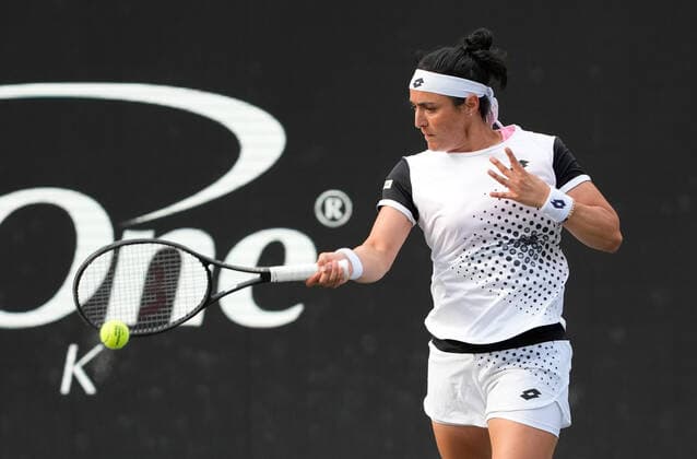 April 8, 2022: Ons Jabeur (TUN) defeated Anhelina Kalinina (UKR) 6-3, 6-2, at the CreditOne Charleston Open being played at Family Circle Tennis Center in Charleston, South Carolina USA Tennisclix CSM Charleston USA - ZUMAc04_ 20220408_zaf_c04_076 Copyright: xLesliexBillmanx