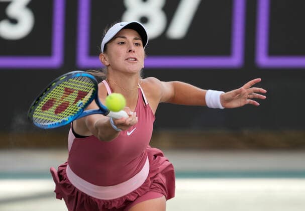 April 8, 2022: Belinda Bencic (SUI) defeated Paula Badosa (USA) 2-6, 7-6, 6-4, at the CreditOne Charleston Open being played at Family Circle Tennis Center in Charleston, South Carolina USA Tennisclix CSM Charleston USA - ZUMAc04_ 20220408_zaf_c04_072 Copyright: xLesliexBillmanx