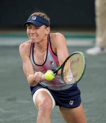 April 8, 2022: Ekaterina Alexandrova (RUS) defeated Magda Linette (POL) 6-0, 6-2, at the CreditOne Charleston Open being played at Family Circle Tennis Center in Charleston, South Carolina USA Tennisclix CSM Charleston USA - ZUMAc04_ 20220408_zaf_c04_107 Copyright: xLesliexBillmanx