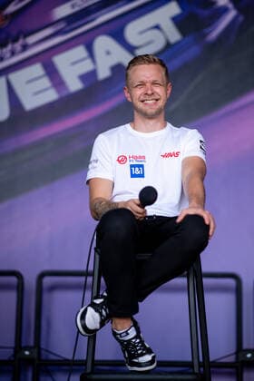 Kevin Magnussen DEN, Haas F1 Team 20 laughs at Fan Zone interview, AUS, Formula 1 Australian Grand Prix, Albert Park Circuit Melbourne, Qualifying Day, 09 04 2022 AUS, Formula 1 Australian Grand Prix, Albert Park Circuit Melbourne, Qualifying Day, 09 04 2022 Copyright: xEibner Memmlerx EP_MMR