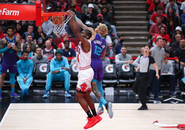 CHICAGO, IL - APRIL 08: Chicago Bulls forward Patrick Williams (44) slam dunks the ball in action during a NBA, Basketball Herren, USA game between the Charlotte Hornets and the Chicago Bulls on April 8, 2022 at the United Center in Chicago, IL. (Photo by Melissa Tamez Icon Sportswire) NBA: APR 08 Hornets at Bulls Icon22040844