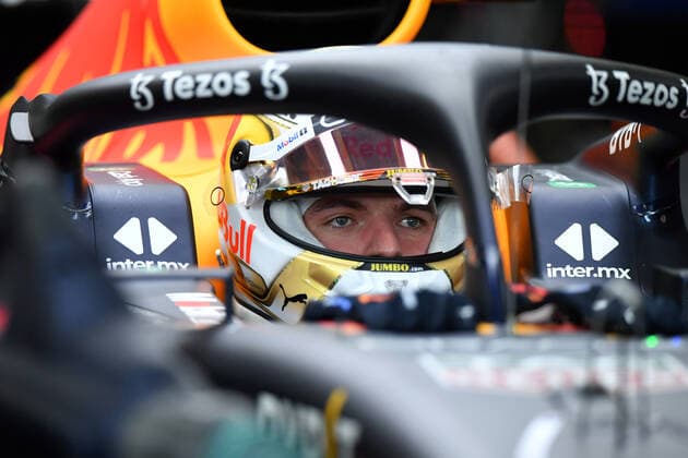 AUSTRALIAN F1 GRAND PRIX, Max Verstappen of Red Bull Racing in the pits during Practice 3 for the Formula 1 Australian Grand Prix 2022 at the Albert Park Grand Prix Circuit in Melbourne, Saturday, April 9, 2022. ( NO ARCHIVING, EDITORIAL USE ONLY, NO USE IN BOOKS WITHOUT CONSENT MELBOURNE VIC AUSTRALIA  Copyright: xJOELxCARRETTx 20220409001645284257