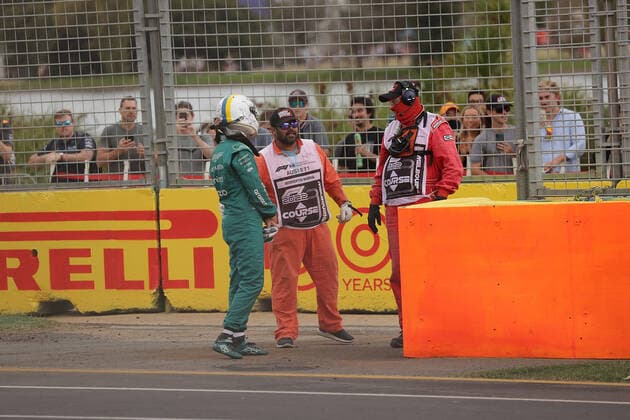 FORMULA 1 ROLEX AUSTRALIAN GRAND PRIX 2022 09 04 2022, Albert Park, Melbourne, FORMULA 1 ROLEX AUSTRALIAN GRAND PRIX 2022 , in picture accident of Sebastian Vettel DEU , Aston Martin Aramco Cognizant Formula One Team nordphotoxGmbHx xBratic nph00250