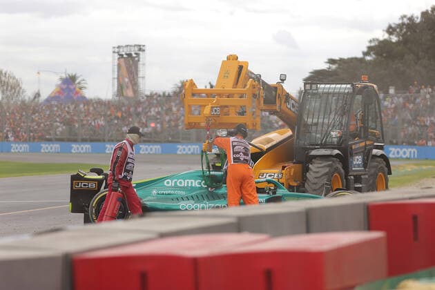 FORMULA 1 ROLEX AUSTRALIAN GRAND PRIX 2022 09 04 2022, Albert Park, Melbourne, FORMULA 1 ROLEX AUSTRALIAN GRAND PRIX 2022 , in picture accident of Sebastian Vettel DEU , Aston Martin Aramco Cognizant Formula One Team nordphotoxGmbHx xBratic nph00250