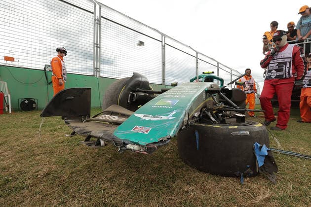 FORMULA 1 ROLEX AUSTRALIAN GRAND PRIX 2022 09 04 2022, Albert Park, Melbourne, FORMULA 1 ROLEX AUSTRALIAN GRAND PRIX 2022 , in picture accident of Sebastian Vettel DEU , Aston Martin Aramco Cognizant Formula One Team nordphotoxGmbHx xBratic nph00250