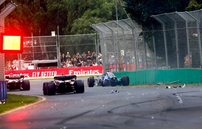 6 Nicholas Latifi CAN, Williams Racing after crash, F1 Grand Prix of Australia at Melbourne Grand Prix Circuit on April 9, 2022 in Melbourne, Australia Photo by HOCH ZWEI Melbourne Australia