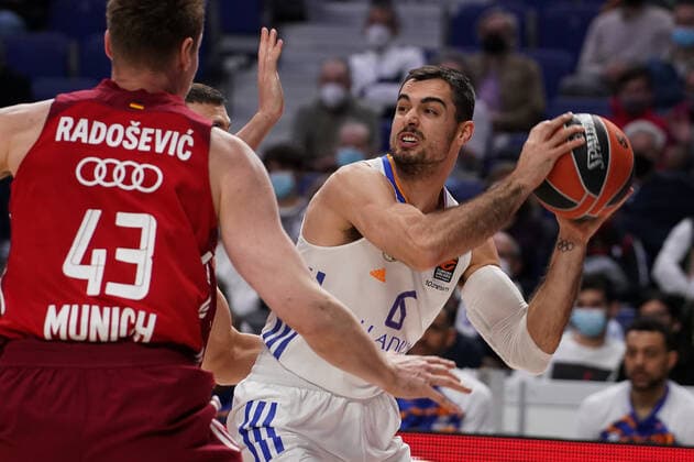 Real Madrid v FC Bayern Munich - Turkish Airlines EuroLeague Alberto Abalde of Real Madrid in action during the Turkish Airlines EuroLeague match between Real Madrid and FC Bayern Munich at Wizink Center on April 08, 2022 in Madrid, Spain. Madrid Spain  Copyright: xOscarxGonzalezx originalFilename:gonzalez-notitle220408_npJL3.jpg