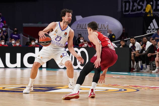 Real Madrid v FC Bayern Munich - Turkish Airlines EuroLeague Sergio Llull of Real Madrid in action during the Turkish Airlines EuroLeague match between Real Madrid and FC Bayern Munich at Wizink Center on April 08, 2022 in Madrid, Spain. Madrid Spain  Copyright: xOscarxGonzalezx originalFilename:gonzalez-notitle220408_np9A0.jpg