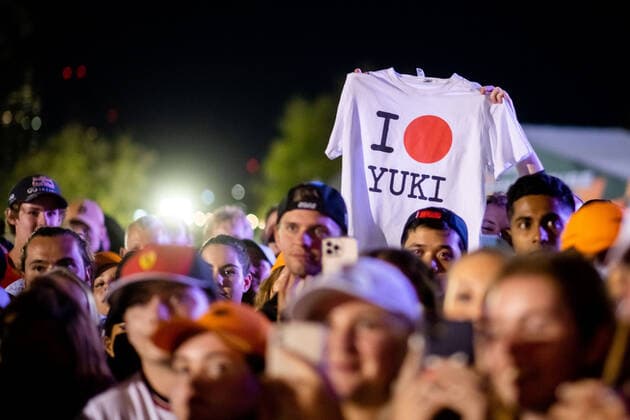 Fans with I love Yuki T Shirt for Yuki Tsunoda Scuderia AlphaTauri 22 , AUS, Formula 1 Australian Grand Prix, Albert Park Circuit Melbourne, Qualifying Day, 09 04 2022 AUS, Formula 1 Australian Grand Prix, Albert Park Circuit Melbourne, Qualifying Day, 09 04 2022 Copyright: xEibner Memmlerx EP_MMR