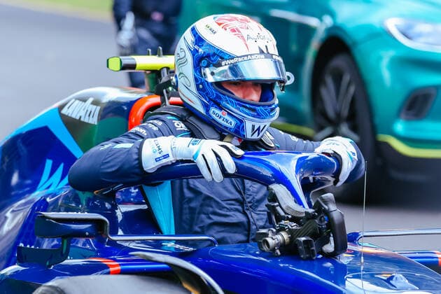 April 9, 2022, Melbourne, Victoria, Australia: MELBOURNE, AUSTRALIA - APRIL 9: Nicholas Latifi of Wiliams Racing crashes in qualifying at the 2022 Australian Formula 1 Grand Prix on 9th April 2022 Melbourne Australia - ZUMAp121 20220409_zsp_p121_003 Copyright: xChrisxPutnamx