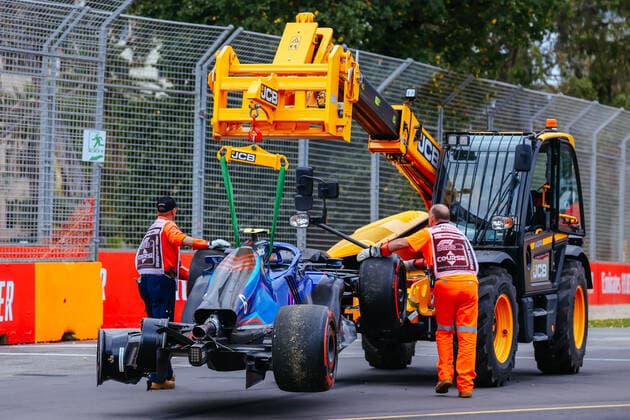 April 9, 2022, Melbourne, Victoria, Australia: MELBOURNE, AUSTRALIA - APRIL 9: Nicholas Latifi of Wiliams Racing crashes in qualifying at the 2022 Australian Formula 1 Grand Prix on 9th April 2022 Melbourne Australia - ZUMAp121 20220409_zsp_p121_013 Copyright: xChrisxPutnamx