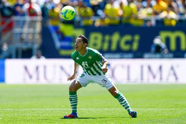 Mandatory Credit: Photo by Pressinphoto Shutterstock (12888148a) Andres Guardado of Real Betis Cadiz CF v Real Betis, La Liga 2021-2022, date 31. Football, Nuevo Mirandilla Stadium, Cadiz, Spain - 9 Apr 2022 EDITORIAL USE ONLY No use with unauthorised audio, video, data, fixture lists (outside the EU), club league logos or live services. Online in-match use limited to 45 images (+15 in extra time). No use to emulate moving images. No use in betting, games or single club league player publications services. Cadiz CF v Real Betis, La Liga 2021-2022, date 31. Football, Nuevo Mirandilla Stadium, Cadiz, Spain - 9 Apr 2022 EDITORIAL USE ONLY No use with unauthorised audio, video, data, fixture lists (outside the EU), club league logos or live services. Online in-match use limited to 45 images (+15 in extra time). No use to emulate moving images. No use in betting, games or  Copyright: xPressinphoto Shutterstockx 12888148a