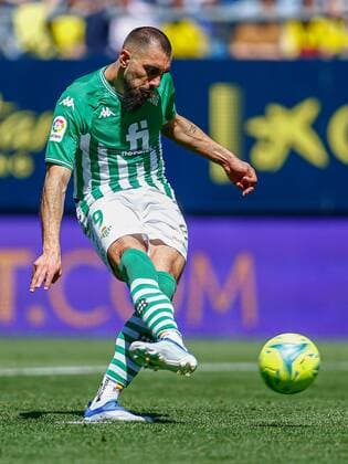Mandatory Credit: Photo by Pressinphoto Shutterstock (12888148i) Borja Iglesias of Real Betis Cadiz CF v Real Betis, La Liga 2021-2022, date 31. Football, Nuevo Mirandilla Stadium, Cadiz, Spain - 9 Apr 2022 EDITORIAL USE ONLY No use with unauthorised audio, video, data, fixture lists (outside the EU), club league logos or live services. Online in-match use limited to 45 images (+15 in extra time). No use to emulate moving images. No use in betting, games or single club league player publications services. Cadiz CF v Real Betis, La Liga 2021-2022, date 31. Football, Nuevo Mirandilla Stadium, Cadiz, Spain - 9 Apr 2022 EDITORIAL USE ONLY No use with unauthorised audio, video, data, fixture lists (outside the EU), club league logos or live services. Online in-match use limited to 45 images (+15 in extra time). No use to emulate moving images. No use in betting, games or  Copyright: xPressinphoto Shutterstockx 12888148i