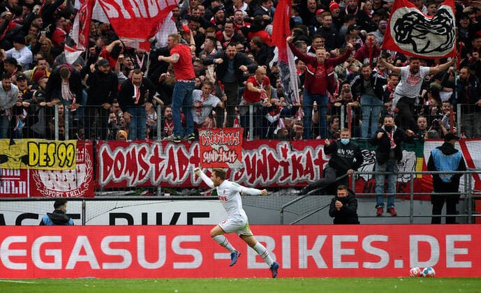 Bilder des Jahres 2022, Sport 04 April Sport Themen der Woche KW14 Fussball, Bundesliga, Deutschland, Herren, Saison 2021 2022, 29. Spieltag, Rhein Energie Stadion Köln, 1. FC Köln (weiss) - FSV Mainz 05 (schwarz); Jubel Luca Kilian (KOE) nach seinem Tor zum 3:2. Jubel, Freude, Aktion. DFB DFL REGULATIONS PROHIBIT ANY USE OF PHOTOGRAPHS AS IMAGE SEQUENCES AND OR QUASI-VIDEO *** Football, Bundesliga, Germany, Men, Season 2021 2022, 29 Matchday, Rhein Energie Stadion Köln, 1 FC Köln weiss FSV Mainz 05 schwarz Jubel Luca Kilian KOE after his goal to 3 2 Jubel, Freude, Aktion DFB DFL REGULATIONS PROHIBIT ANY USE OF PHOTOGRAPHS AS IMAGE SEQUENCES AND OR QUASI VIDEO