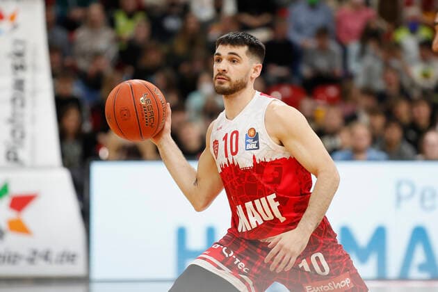 09 04 2022, medi Bayreuth vs s Oliver Wuerzburg, easyCredit BBL, 29 matchday, GER, Bayreuth, Oberfrankenhalle, In picture Luciano Parodi s Oliver Wuerzburg Copyright: HMBxMedia xJulienxBecker