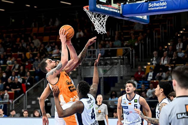Waverly Austin 32, Wiha Panthers Schwenningen Armani T Bori 4, Eisbaeren Bremerhaven , Eisbaeren Bremerhaven WiHa Panthers Schwenningen, Basketball, Pro A, 09 04 2022, Eisbaeren Bremerhaven WiHa Panthers Schwenningen, Basketball, Pro A, 09 04 2022. Copyright: xJasminxWagner xEibner-Pressefotox EP_BHV