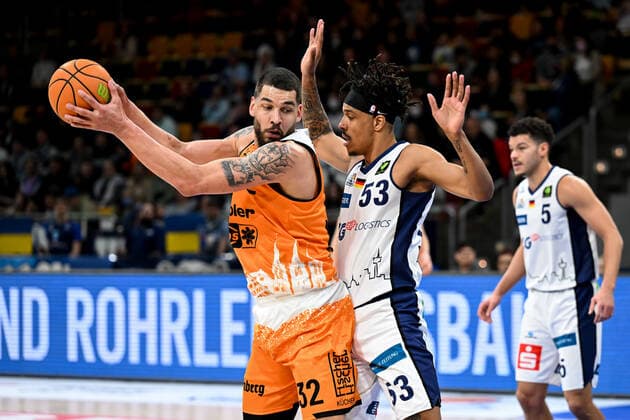 Waverly Austin 32, Wiha Panthers Schwenningen Kevin Yebo 53, Eisbaeren Bremerhaven , Eisbaeren Bremerhaven WiHa Panthers Schwenningen, Basketball, Pro A, 09 04 2022, Eisbaeren Bremerhaven WiHa Panthers Schwenningen, Basketball, Pro A, 09 04 2022. Copyright: xJasminxWagner xEibner-Pressefotox EP_BHV